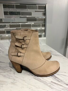 Holding Horses Anthropologie leather ankle boots size 37